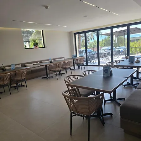 Hotel White Hill Radhime 3*