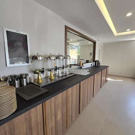 White Hill Radhime Hotel Vlorë