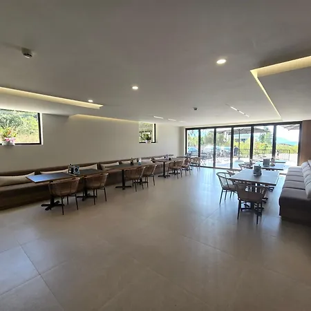 White Hill Radhime 3*