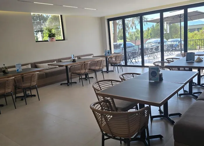 Hotel White Hill Radhime 3*