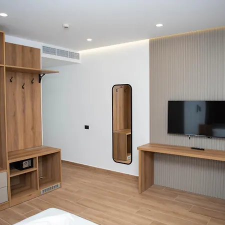 White Hill Radhime Влёра