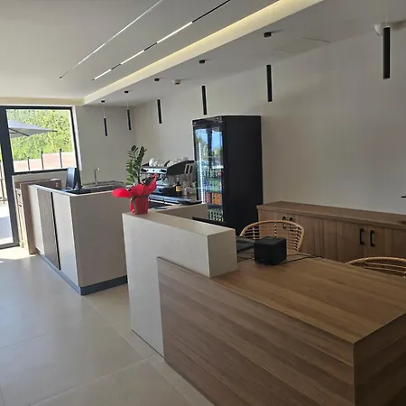 Отель White Hill Radhime Влёра