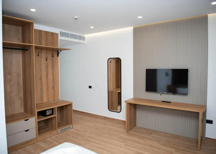 White Hill Radhime Vlora